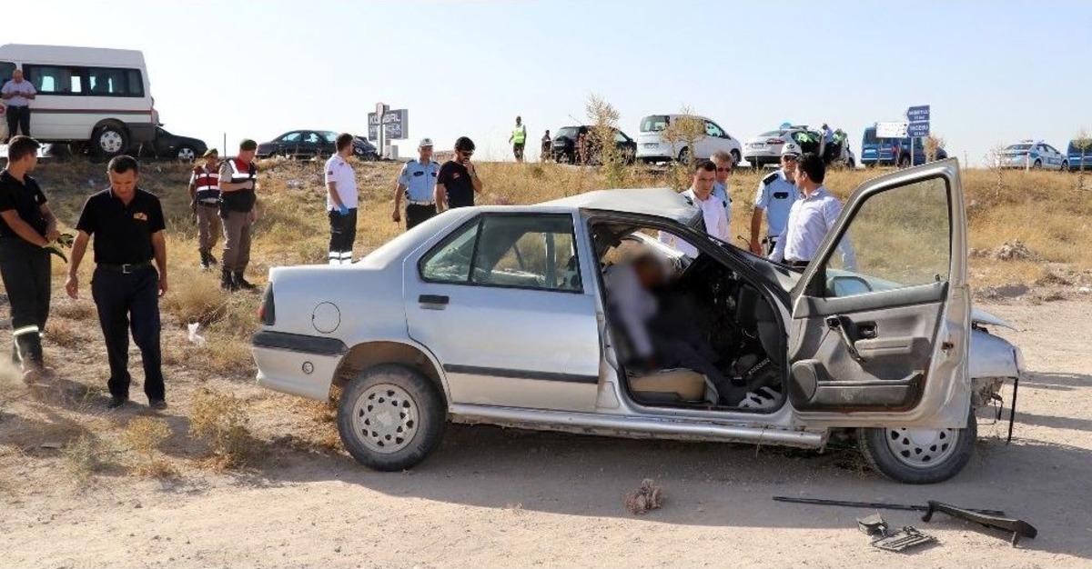 Kaza Yapan S&uuml;r&uuml;c&uuml; Direksiyon Başında Can Verdi