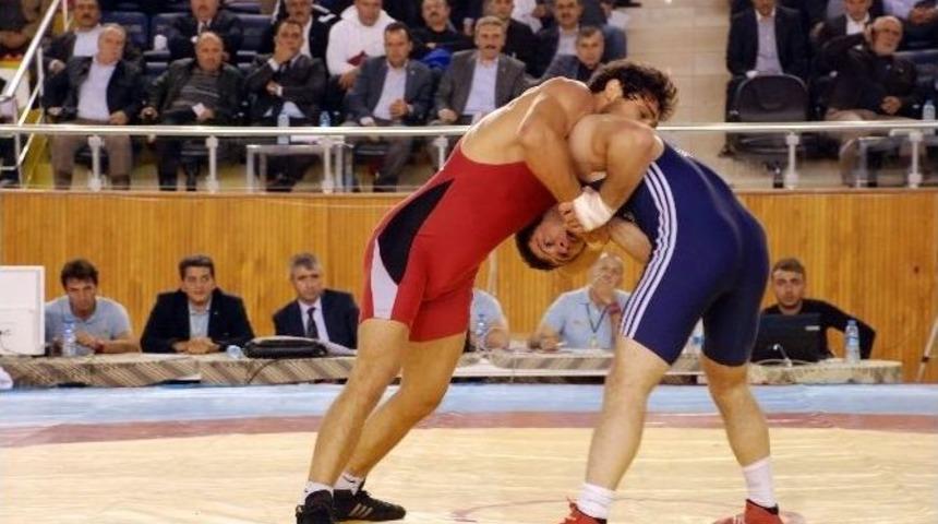 Grekoromen&rsquo;de T&uuml;rkiye Şampiyonu İbb Spor Kul&uuml;b&uuml; Oldu