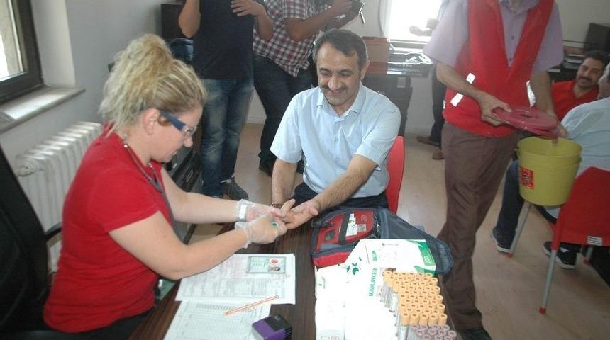Afyonkarahisar&rsquo;da Gazetecilerden &Ouml;rnek Davranış