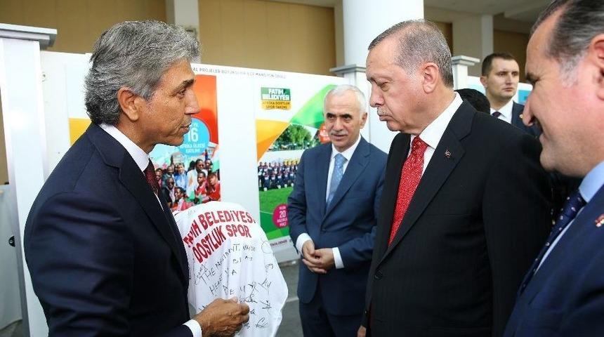 Fatih Belediyesine Cumhurbaşkanı Erdoğan&rsquo;dan &Ouml;d&uuml;l