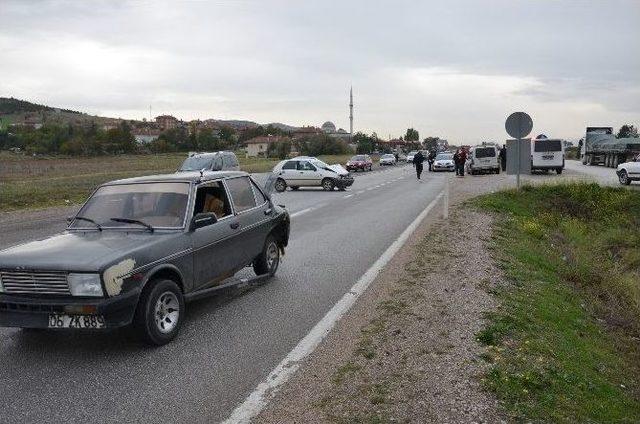 Yürüyüşe Giderken Kaza Yaptılar: 3 Yaralı