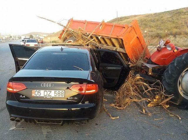 Sungurlu&rsquo;da Trafik Kazası: 2 Yaralı 1