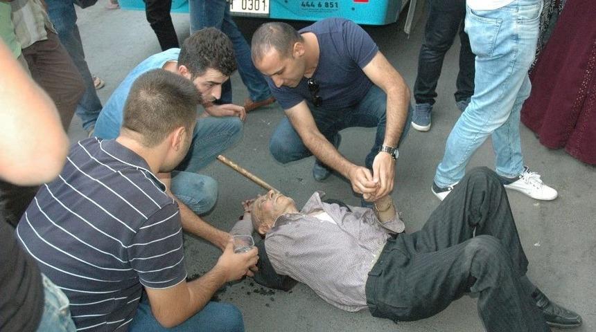 Hareket Halindeki Otob&uuml;sten D&uuml;şt&uuml;