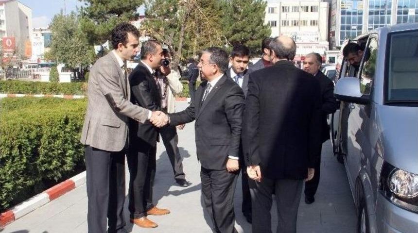 Bakan Yılmaz Van&rsquo;da