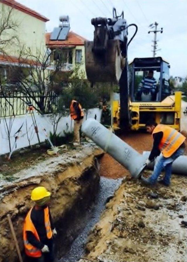 Yeni Foça’da Kanalizasyon İnşaatları Başladı