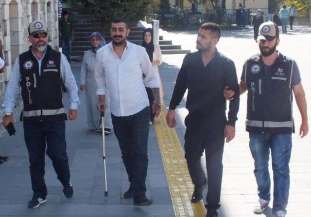 K&uuml;tahya da Tehditle &Ccedil;ek- Senet Tahsilatı Yapan 4 Kişi Adliyede (2) 1