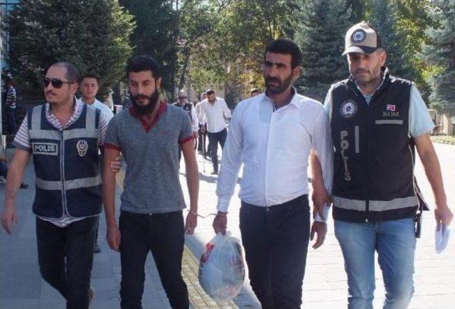 K&uuml;tahya da Tehditle &Ccedil;ek- Senet Tahsilatı Yapan 4 Kişi Adliyede (2) 2