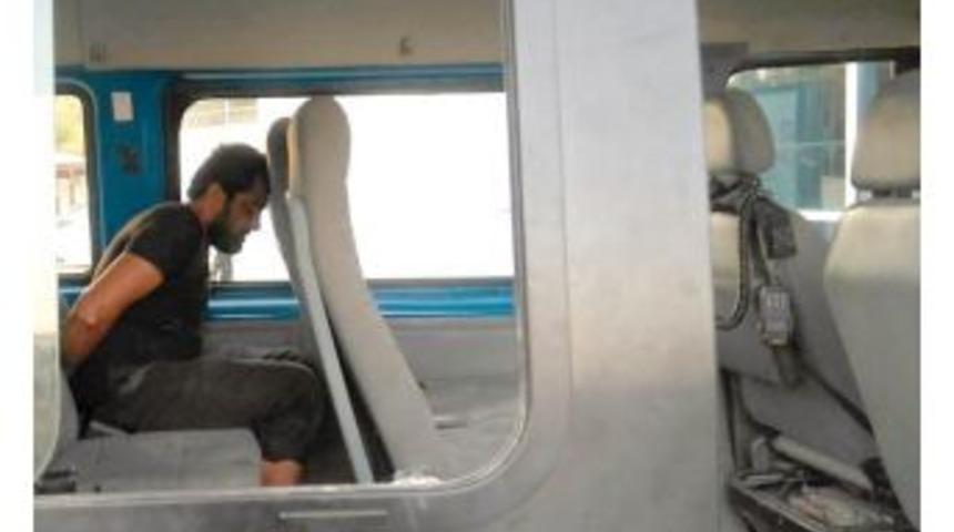 5 Yaşındaki &Ccedil;ocuğu Başına Taşla Vurarak Ağır Yaraladı