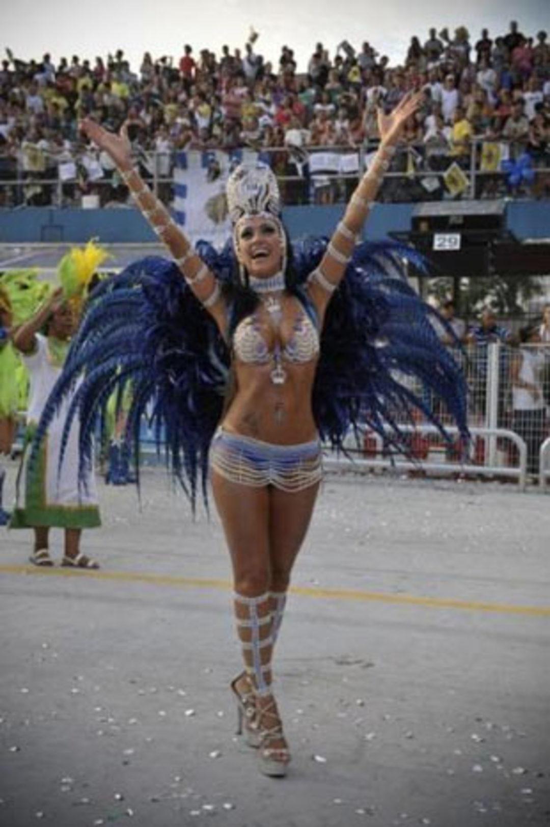 Бразильский карнавал на ипподроме