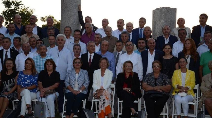 İzmir&rsquo;de Bin 500 Yıl Sonra Agora Meclisi