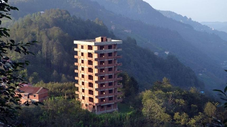 Trabzon&rsquo;da Sosyal Medyada G&uuml;ndem Olan 9 Katlı Binada Ger&ccedil;ek Ortaya &Ccedil;ıktı