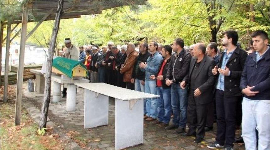 Kazada &Ouml;len İki &Uuml;niversite &Ouml;ğrencisi Karab&uuml;k&rsquo;te Toprağa Verildi