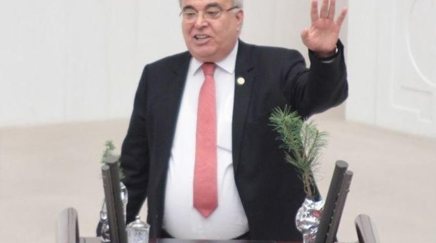 Chp&rsquo;li Vekil, Bakan Eroğlu&rsquo;na &Ccedil;am Fidanı Hediye Etti