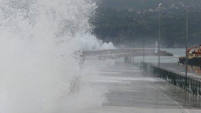 Amasra’da Dev Dalgalar Korkuttu