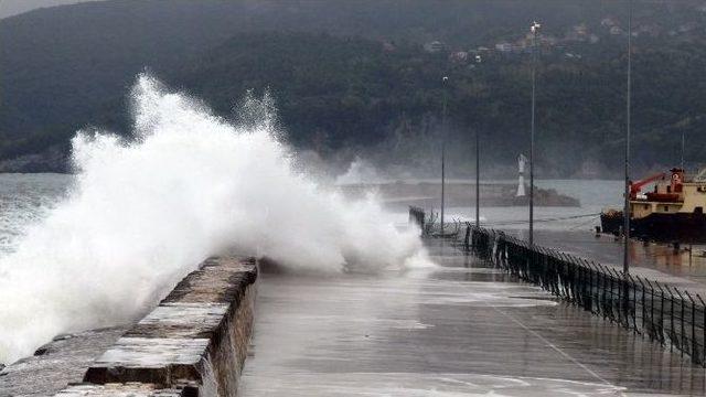 Amasra’da Dev Dalgalar Korkuttu