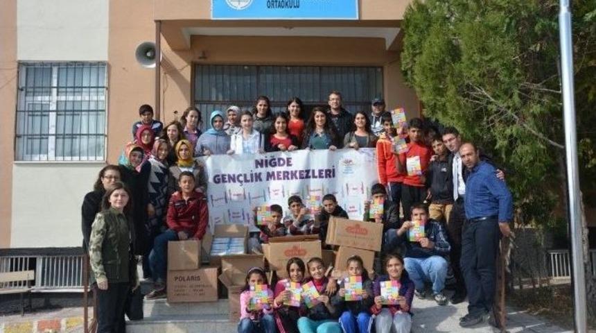 K&ouml;y Okuluna K&uuml;t&uuml;phane A&ccedil;mak İ&ccedil;in Sefer Oldular