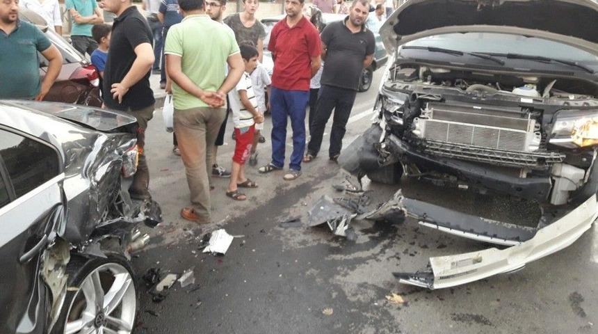 Alkollü Sürücü Park Halindeki Araçlara Çarptı: 2 Yaralı