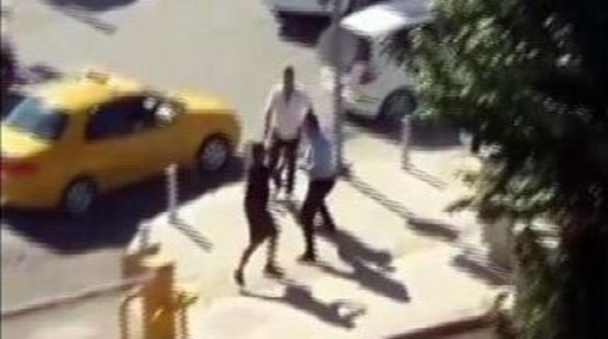 Halk Otobüsü Şoförü Tartıştığı Sürücüyü Yumruklarıyla Darp Etti