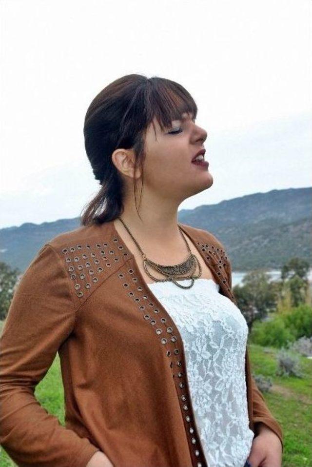 (&ouml;zel Haber) Gen&ccedil; Kız T&uuml;rkiye&rsquo;nin Yerli Shakira&rsquo;sı Olmaya Aday 1