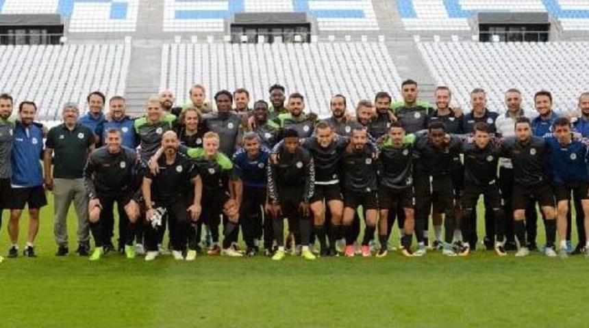 Atiker Konyaspor Teknik Direktörü: Uefa'da Bir Üst Tur Imkansız Değil