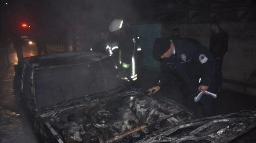 Konya&rsquo;da Yanan Otomobil Kullanılamaz Hale Geldi