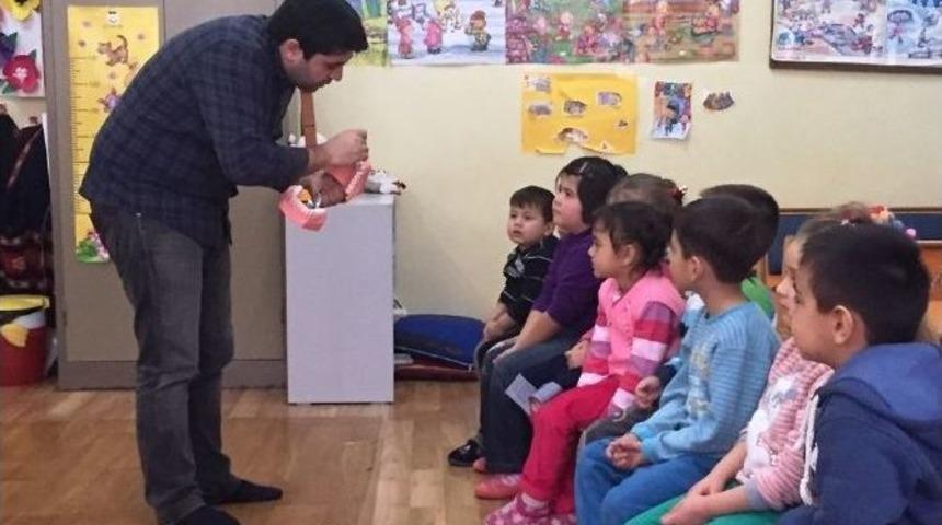 Ana Sınıfı &Ouml;ğrencilerine Flor Vernik Uygulaması