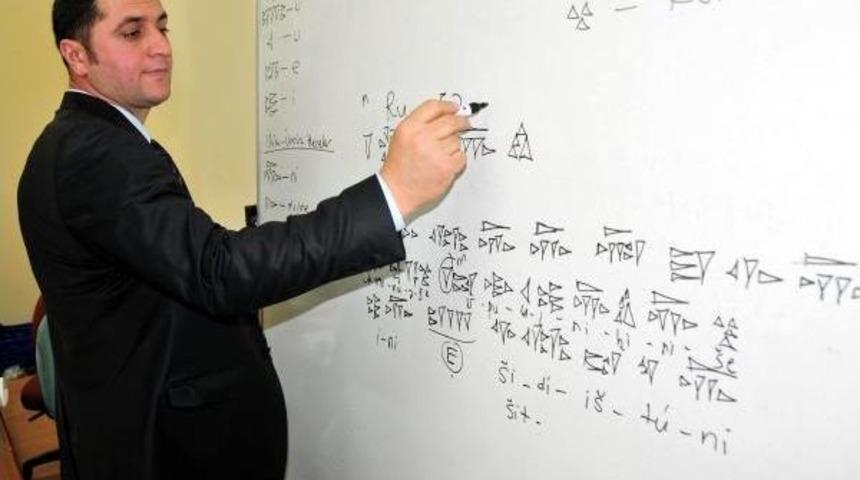 Urartuca, Y&uuml;z&uuml;nc&uuml; Yıl &Uuml;niversitesi'nde Ders Oluyor