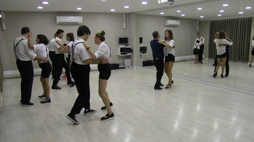 Engelleri Dansla Aşıyorlar