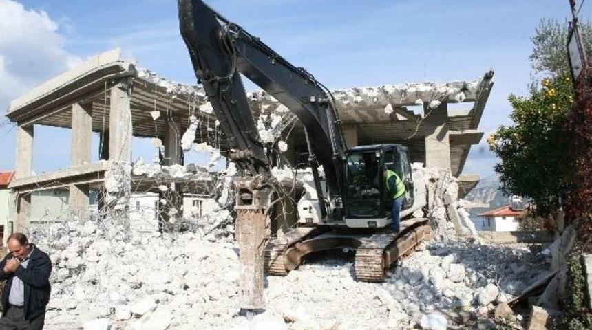 Marmaris&rsquo;te Otel İnşaatı Yıkıldı