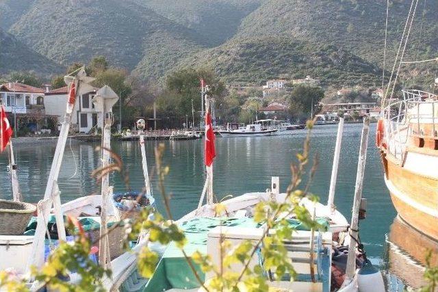 Marmaris’te Otel İnşaatı Yıkıldı