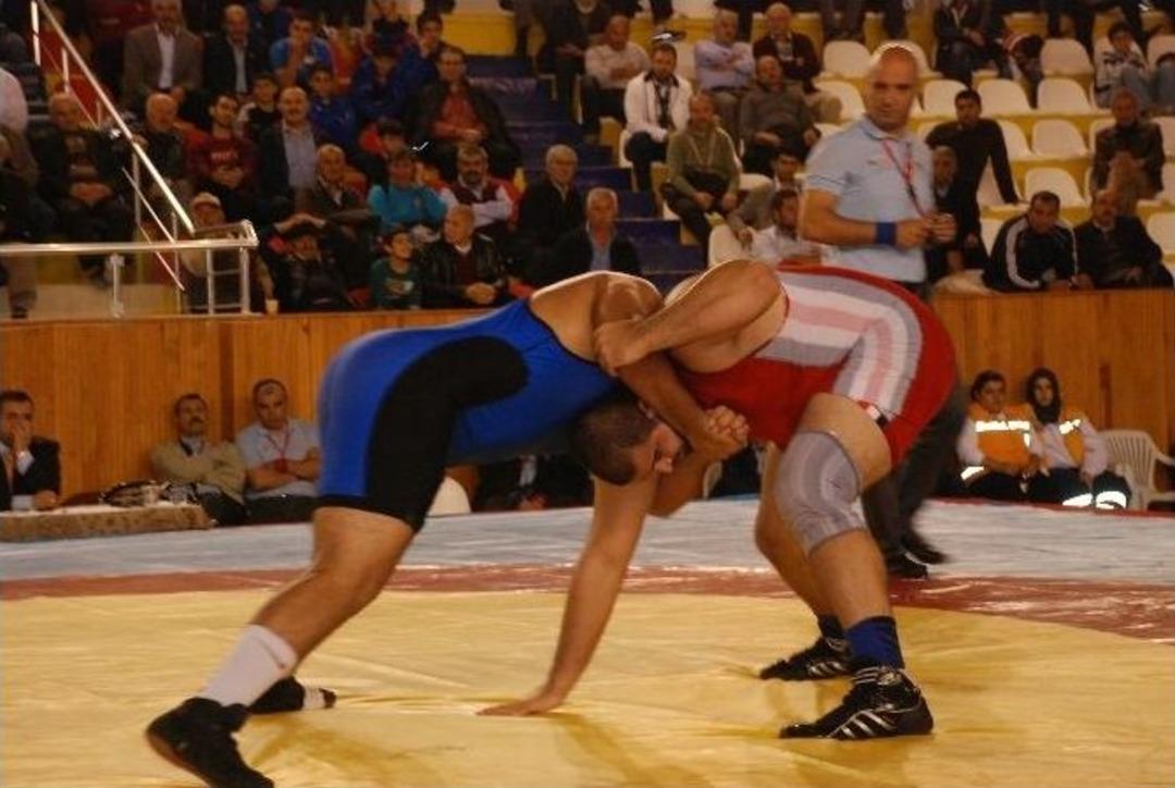 Serbest G&uuml;reşte İstanbul B&uuml;y&uuml;kşehir Belediyesi Şampiyon Oldu