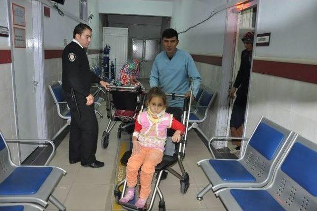 Merdiven Göçtü, Biri Çocuk İki Kişi Yaralandı 3