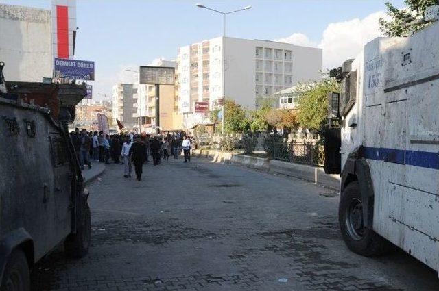 Cizre’de İzinsiz ’kobani’ Yürüyüşüne Polis Müdahale Etti