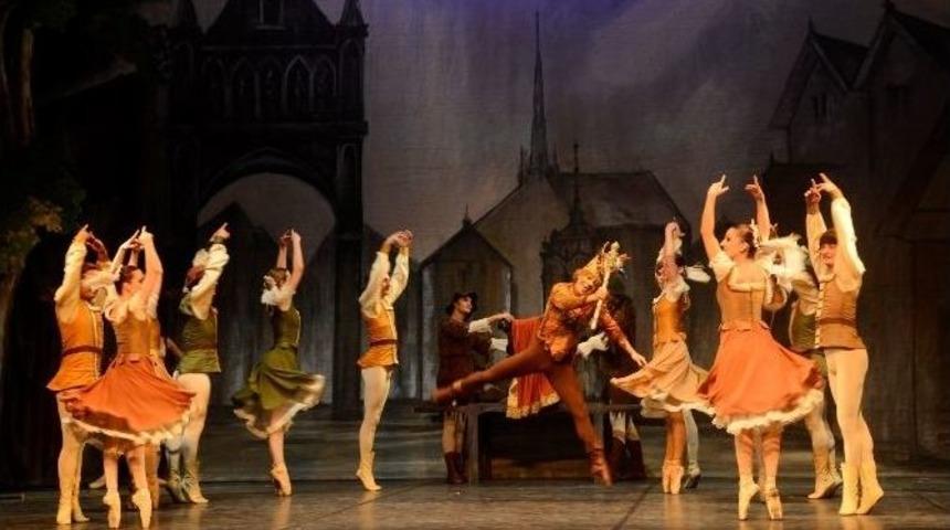 Mdob "notre Dame&rsquo;in Kamburu" Balesini Yeniden Sahneleyecek