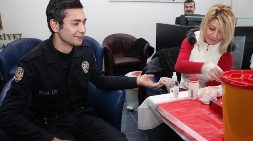 Antalya Polisi Kan Bağışında Bulundu