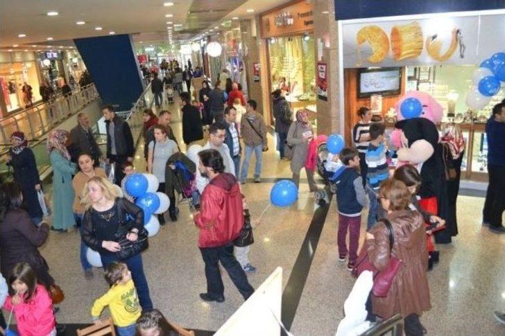 Karşılarında Çizgi Film Kahramanlarını Gören Çocuklar Hem Sevindi Hem Şaşırdı G2