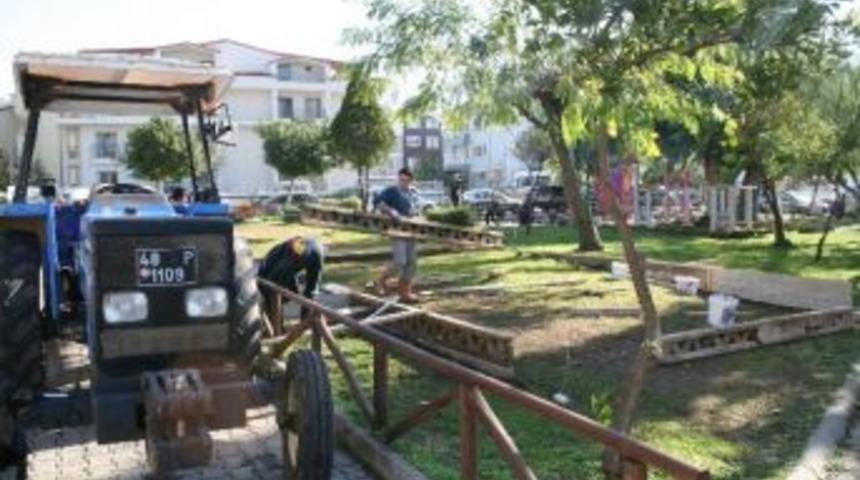 Marmaris&rsquo;te &Ccedil;ocuk Parkına Muhtarlık Binası Yapılması Tepki &Ccedil;ekti