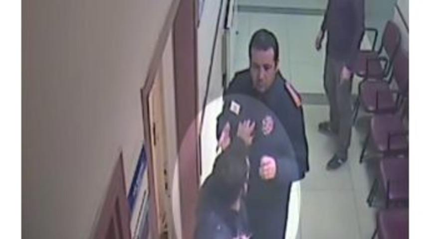 Erkek Hemşireye Kıskan&ccedil;lık Yumruğu