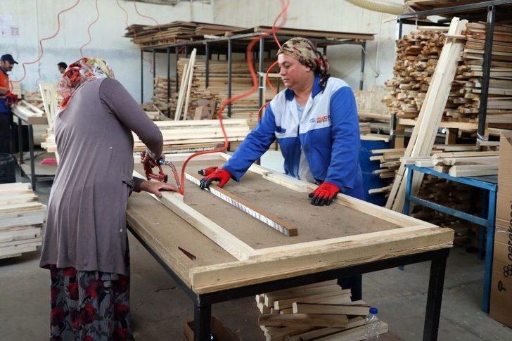 (özel Haber) Ahşap Kapı Yapan Kadınlar Erkeklere Taş Çıkartıyor G4