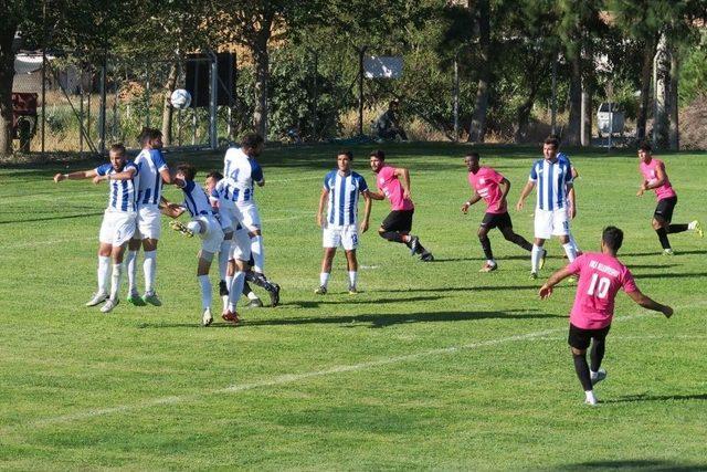 Foça, Hazırlık Maçını 2-1 Kazandı