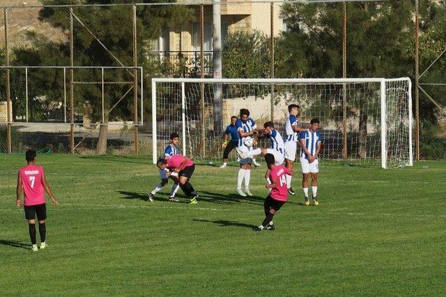 Foça, Hazırlık Maçını 2-1 Kazandı