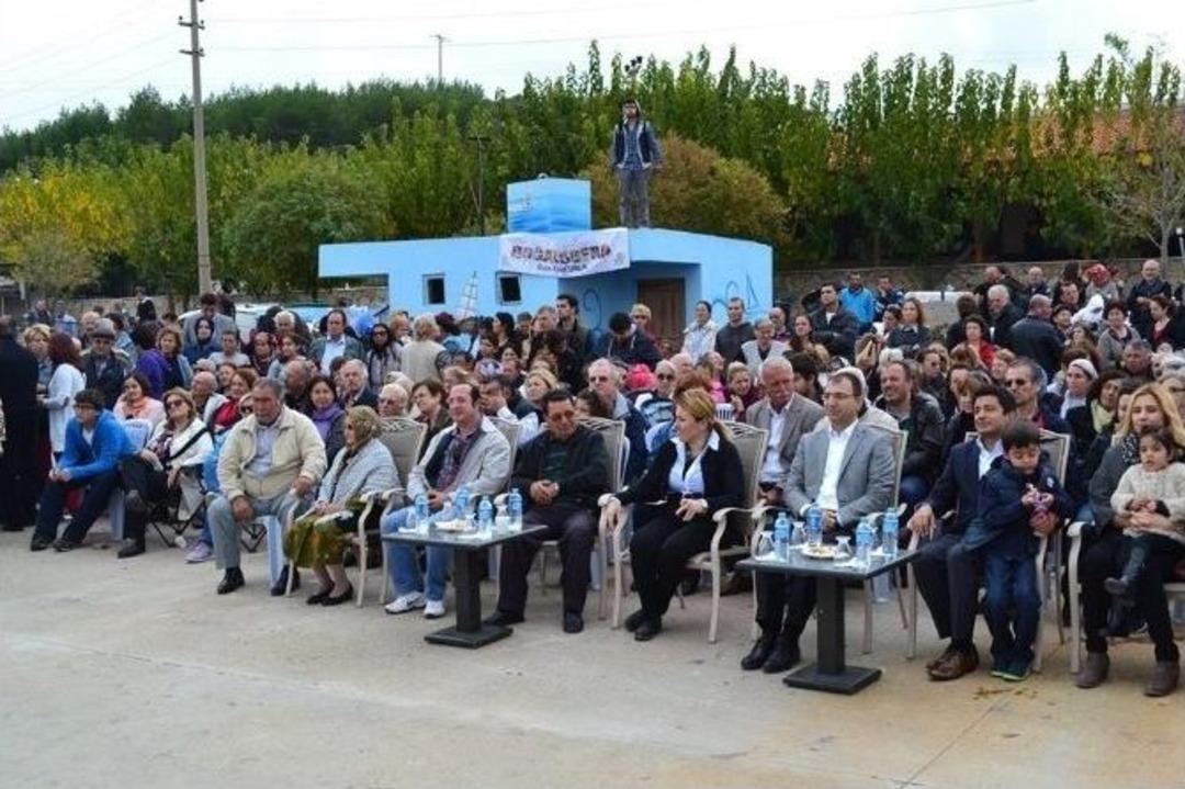 Urla &Ouml;zbek K&ouml;y&uuml;nde Deniz Festivali