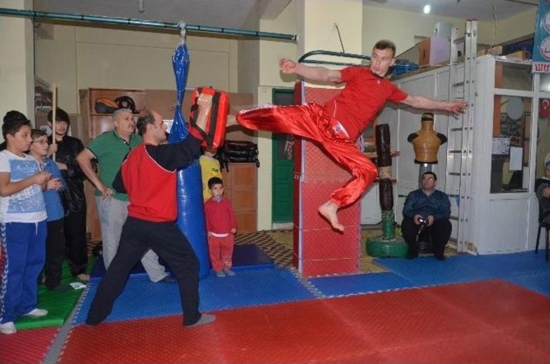 19 Mayıs&rsquo;ta Wushu Kuşak Sınavı Yapıldı