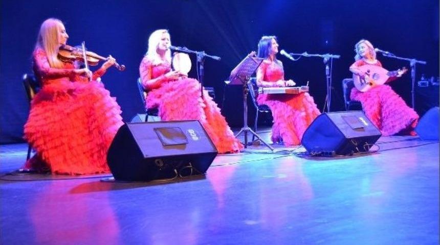 B&uuml;y&uuml;k&ccedil;ekmece&rsquo;de Cumhuriyet Kutlamaları &lsquo;altın Kızlar&rsquo; Konseriyle Başladı