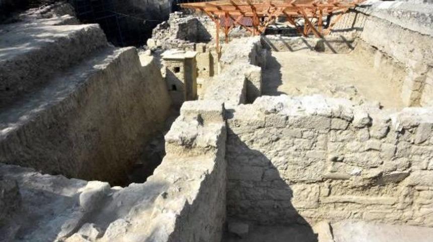 Aziz Nikolaos Anıt M&uuml;zesi'nde 2 Katlı Yapı Ortaya &Ccedil;ıkarıldı