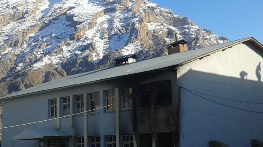 Hakkari&rsquo;de Okul Onarımları S&uuml;r&uuml;yor