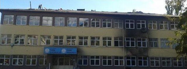 Hakkari’de Okul Onarımları Sürüyor