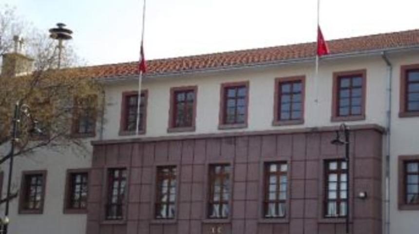 Malatya&rsquo;da Da Bayraklar Yarıya İndirildi