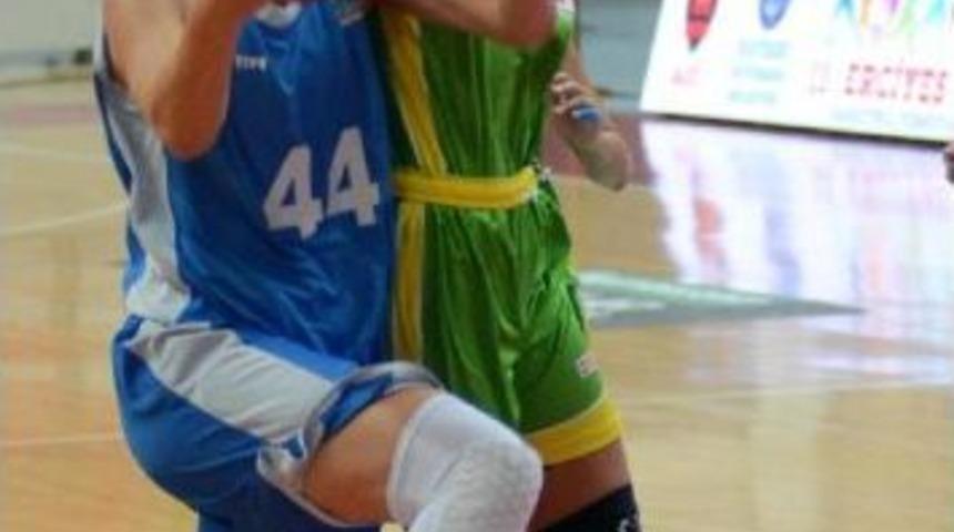 Erciyes Cup'ta Ev Sahibi Takım Ilk Gün Mağlup Oldu: Agü Spor-İstanbul Üniversitesi: 52-53