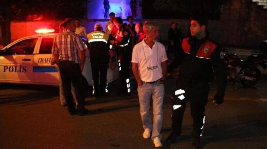 Alkollü Sürücü Otomobille Park Halindeki Araçlara Çarptı